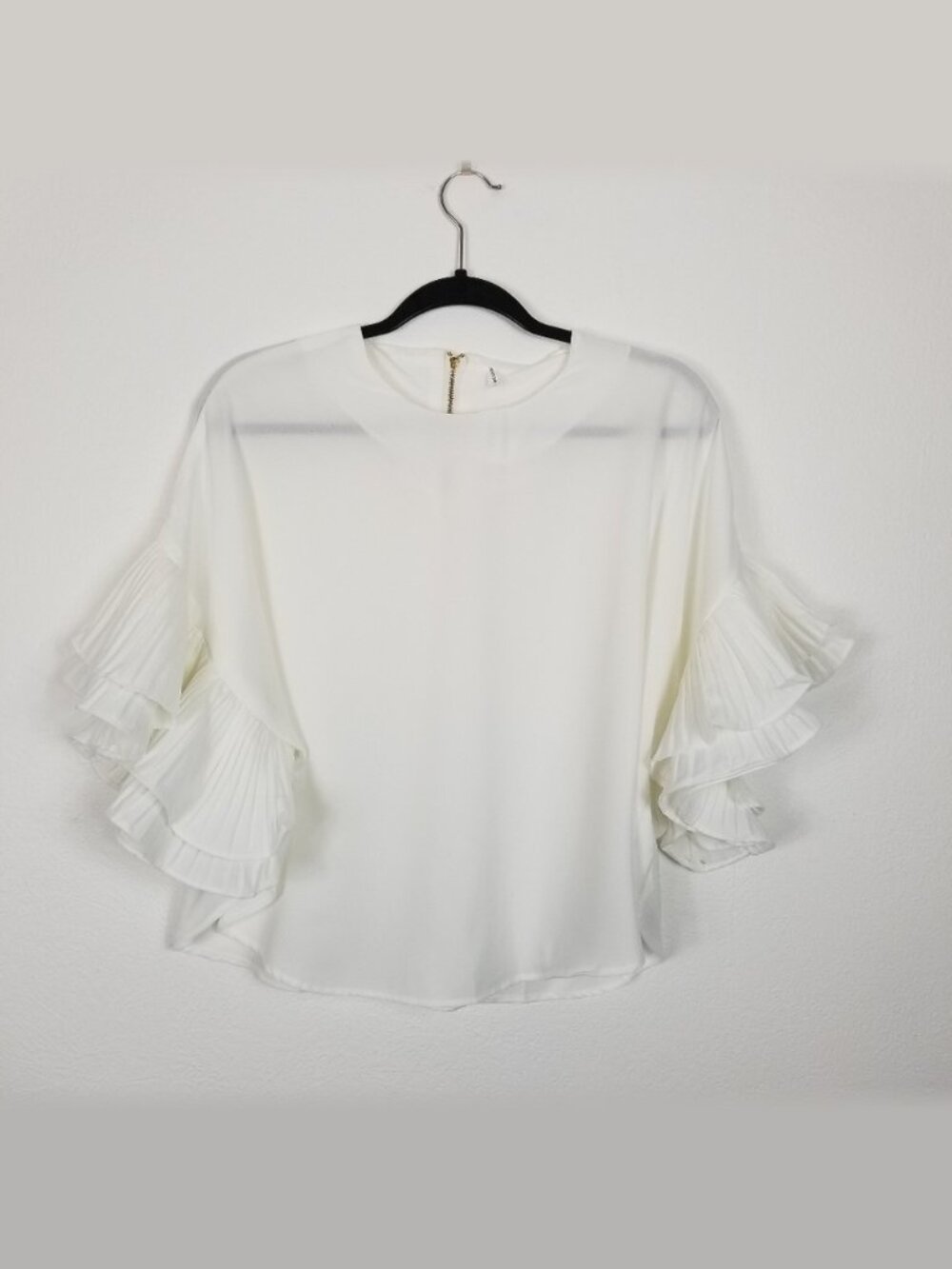 DOLEMAN SLEEVE TOP WITH PLEATED DETAIL SLEEVES